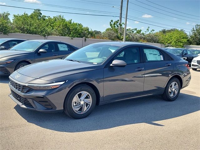 2025 Hyundai Elantra SE