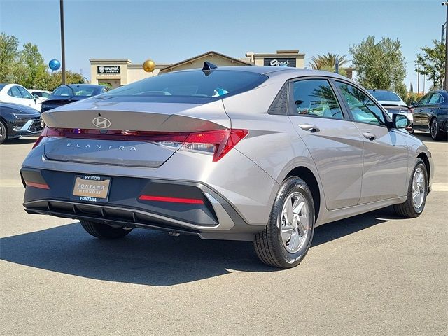 2025 Hyundai Elantra SE