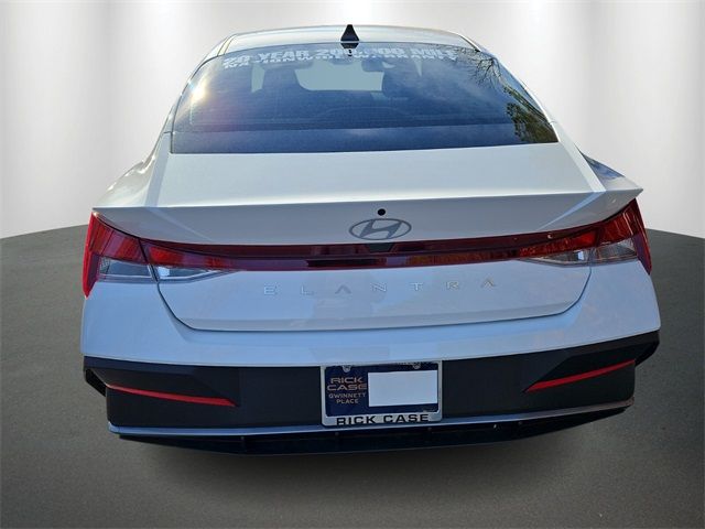 2025 Hyundai Elantra SE