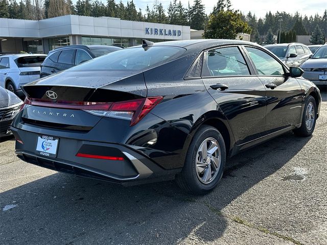 2025 Hyundai Elantra SE