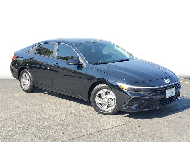 2025 Hyundai Elantra SE