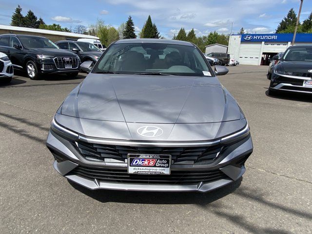 2025 Hyundai Elantra SE