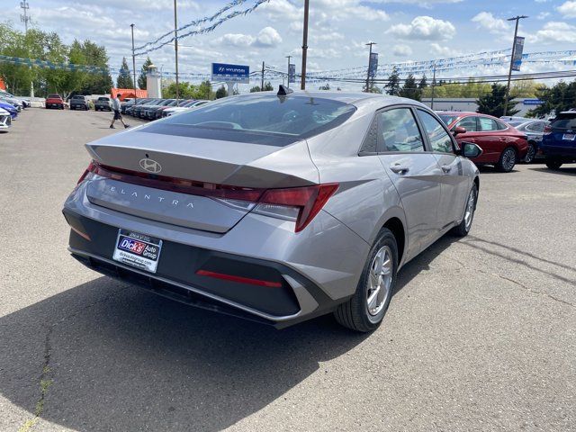 2025 Hyundai Elantra SE