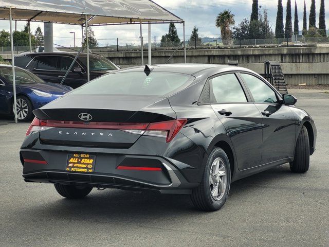 2025 Hyundai Elantra SE