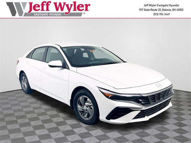 2025 Hyundai Elantra SE