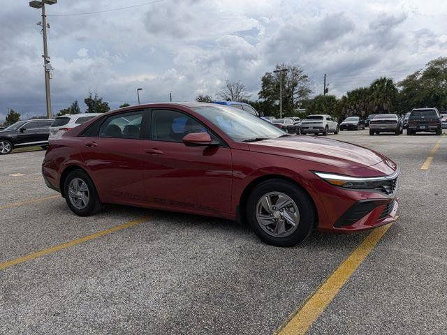2025 Hyundai Elantra SE