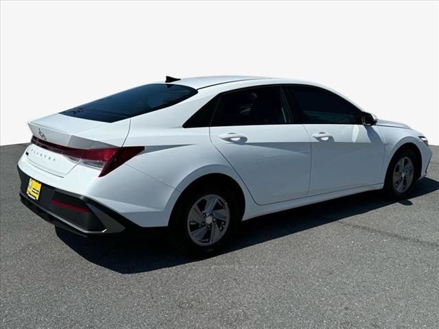 2025 Hyundai Elantra SE