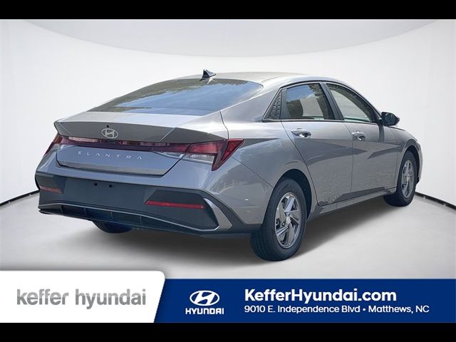 2025 Hyundai Elantra SE