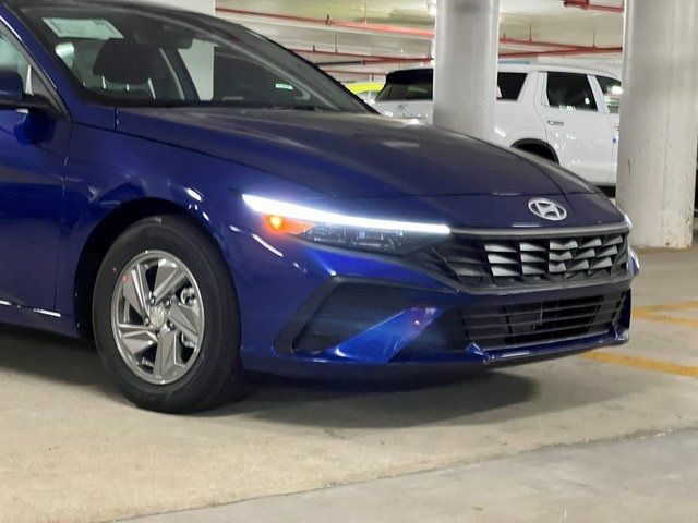 2025 Hyundai Elantra SE