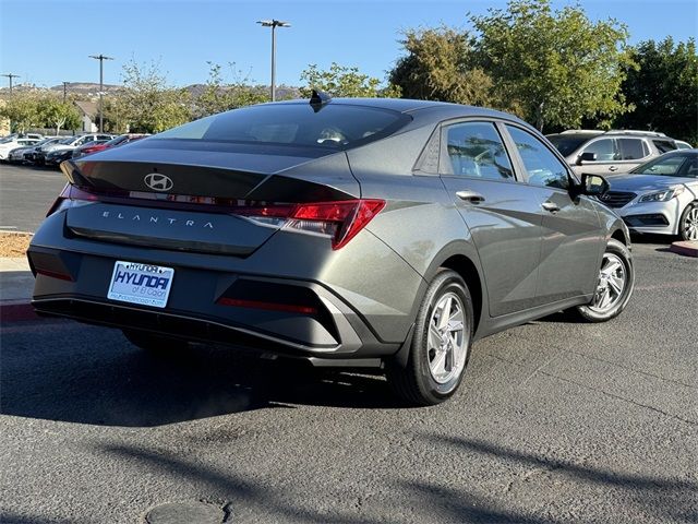 2025 Hyundai Elantra SE