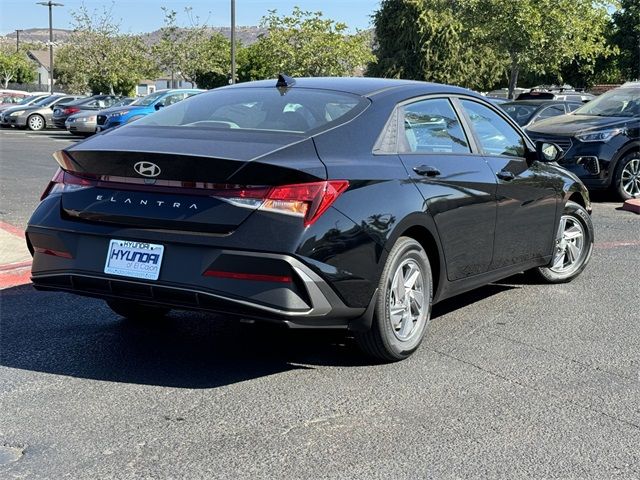 2025 Hyundai Elantra SE