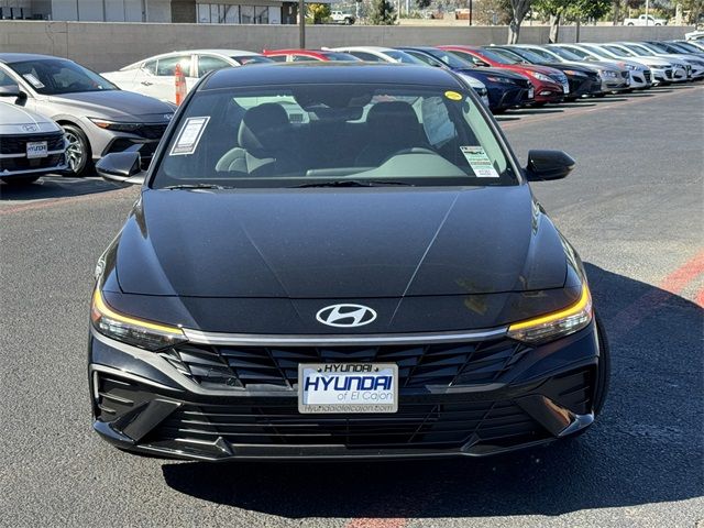 2025 Hyundai Elantra SE