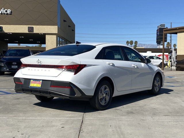 2025 Hyundai Elantra SE