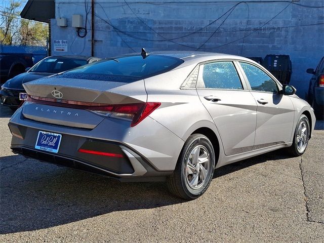 2025 Hyundai Elantra SE