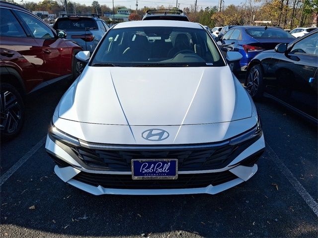 2025 Hyundai Elantra SE