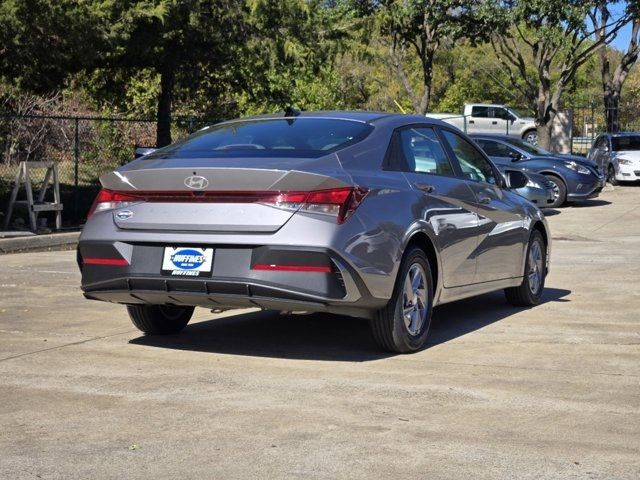 2025 Hyundai Elantra SE