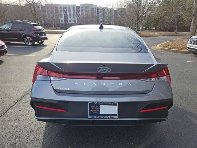 2025 Hyundai Elantra SE