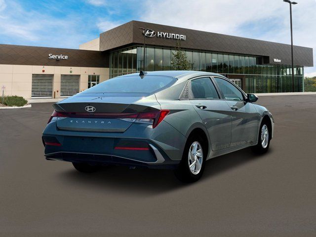 2025 Hyundai Elantra SE