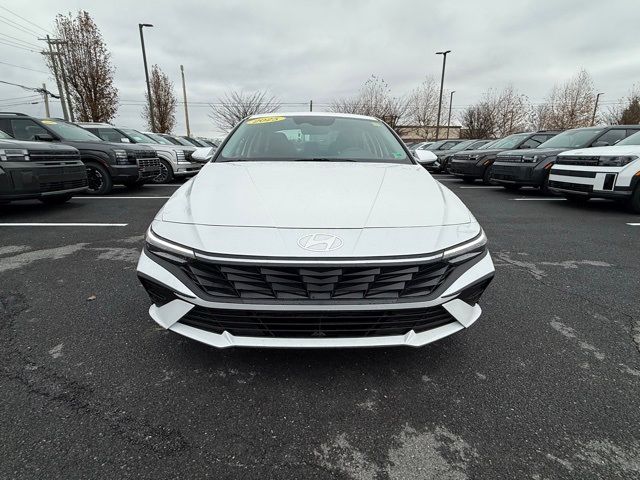 2025 Hyundai Elantra SE