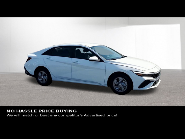 2025 Hyundai Elantra SE