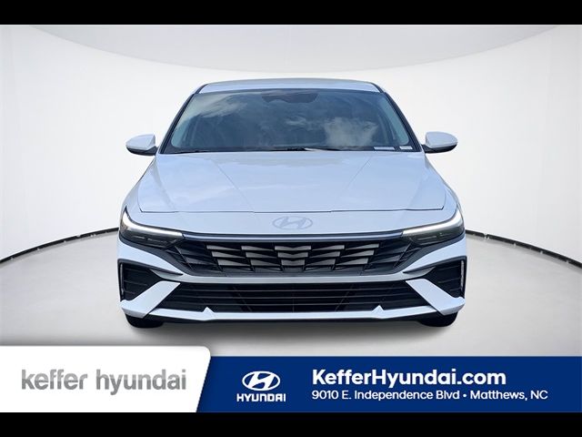 2025 Hyundai Elantra SE