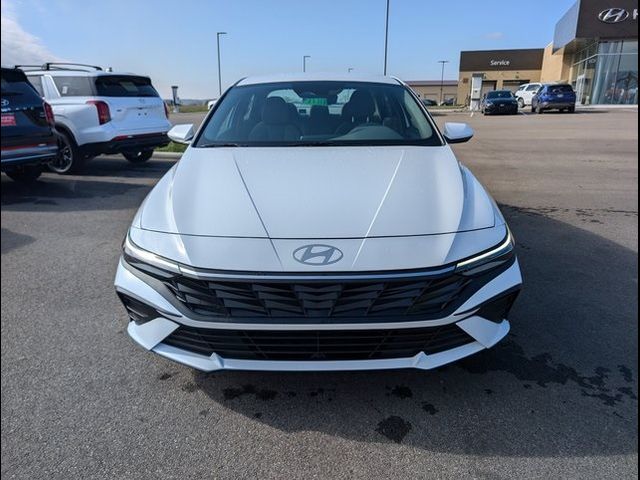 2025 Hyundai Elantra SE