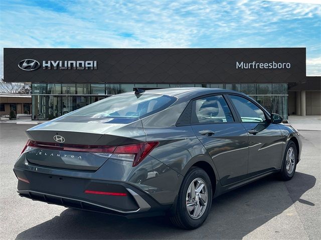 2025 Hyundai Elantra SE