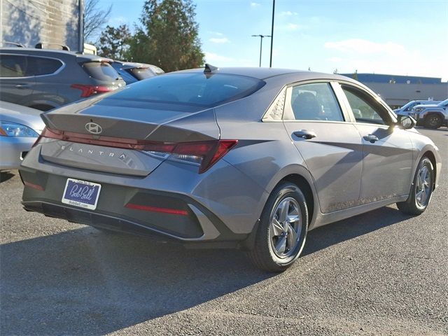 2025 Hyundai Elantra SE