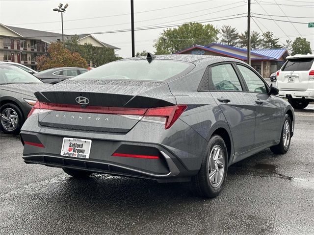 2025 Hyundai Elantra SE