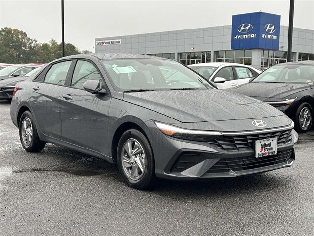 2025 Hyundai Elantra SE