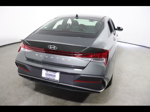 2025 Hyundai Elantra SE