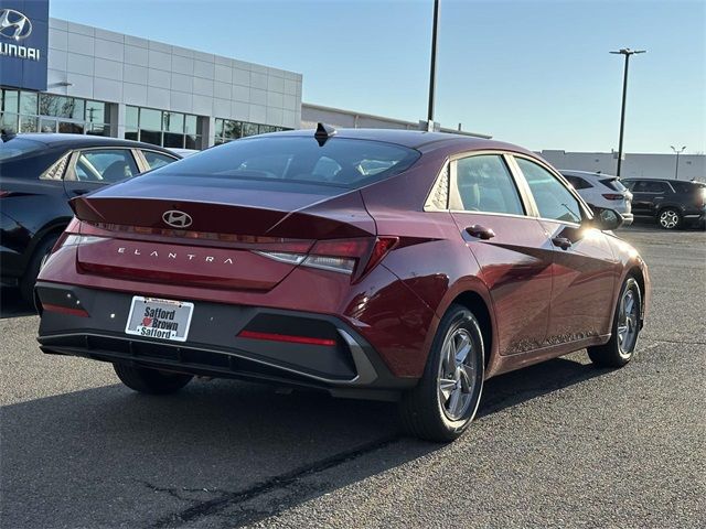 2025 Hyundai Elantra SE