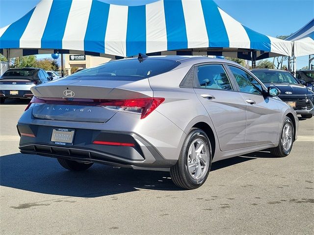 2025 Hyundai Elantra SE