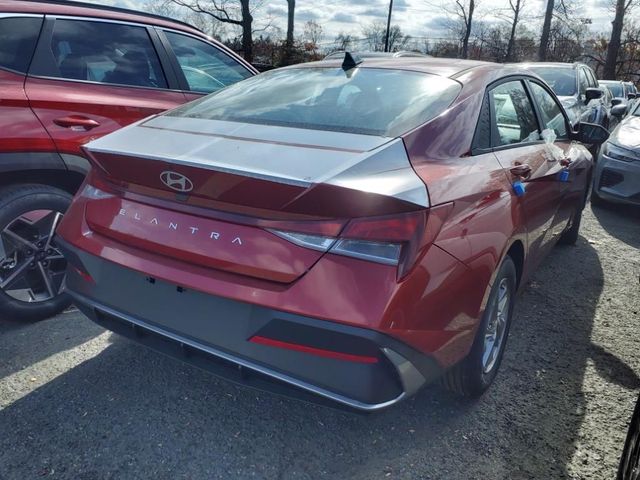 2025 Hyundai Elantra SE