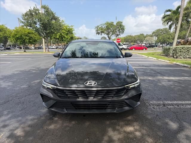 2025 Hyundai Elantra SE