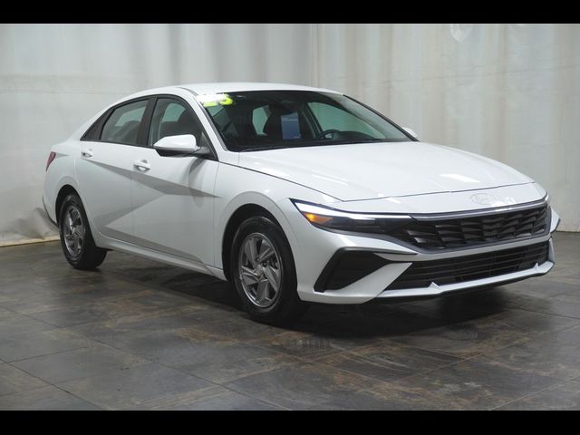 2025 Hyundai Elantra SE