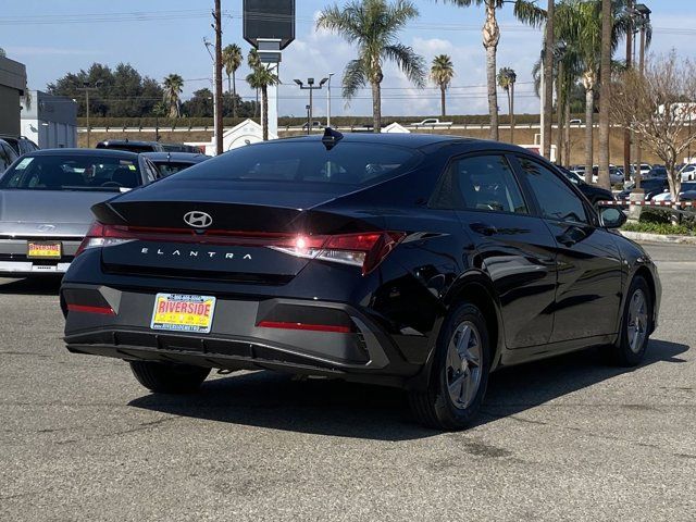 2025 Hyundai Elantra SE