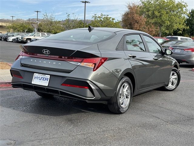 2025 Hyundai Elantra SE