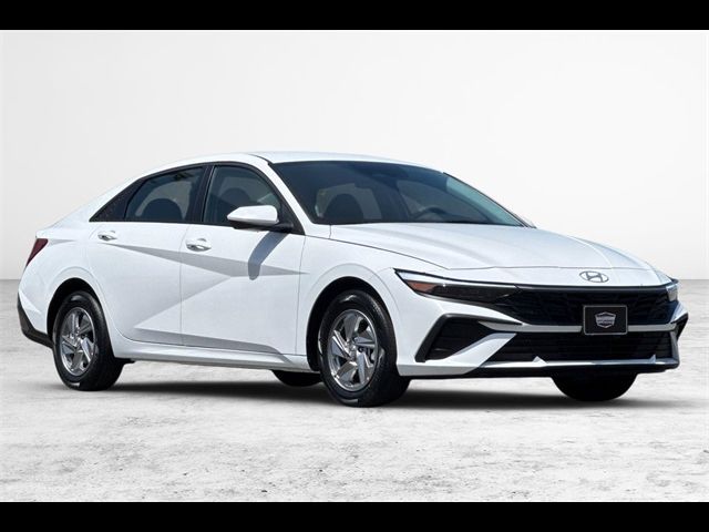2025 Hyundai Elantra SE