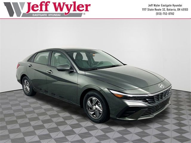 2025 Hyundai Elantra SE