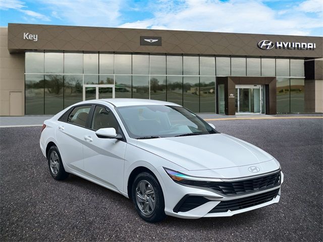 2025 Hyundai Elantra SE