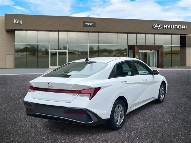 2025 Hyundai Elantra SE