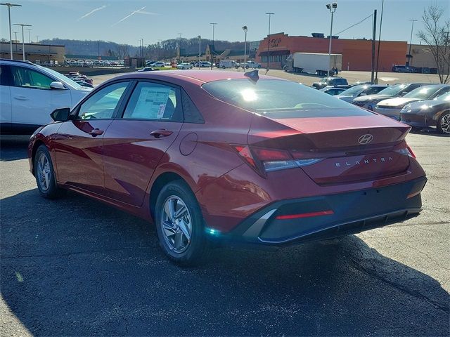 2025 Hyundai Elantra SE