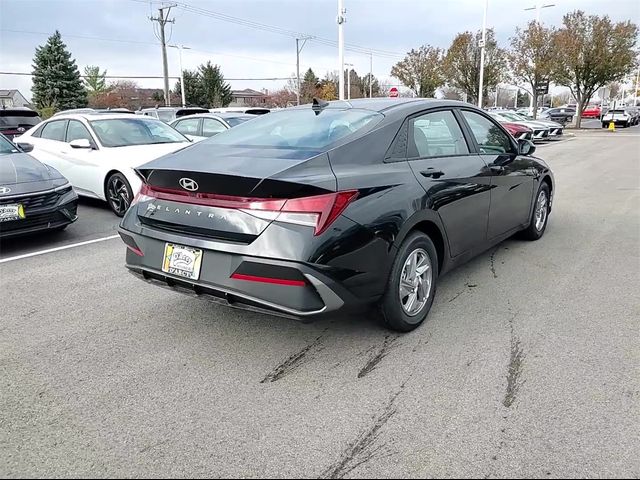 2025 Hyundai Elantra SE