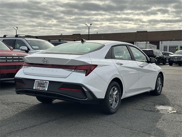 2025 Hyundai Elantra SE