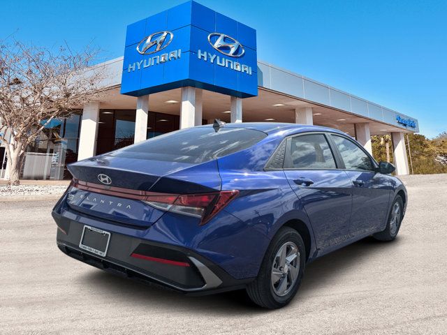 2025 Hyundai Elantra SE