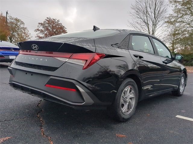 2025 Hyundai Elantra SE