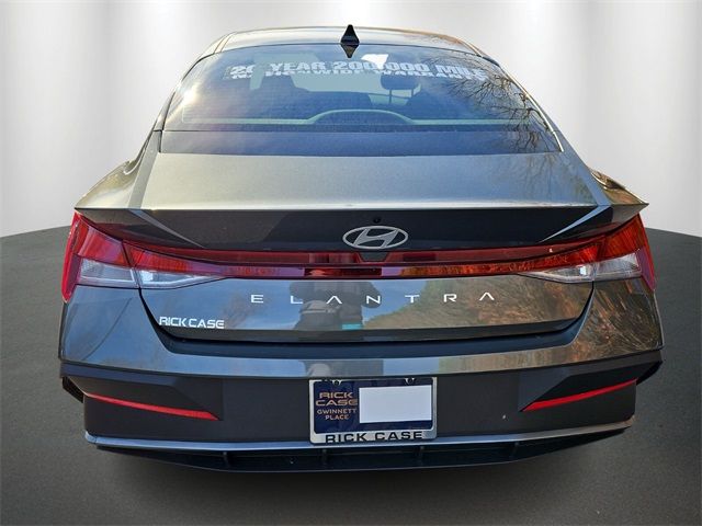 2025 Hyundai Elantra SE