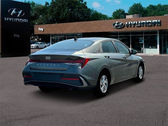 2025 Hyundai Elantra SE