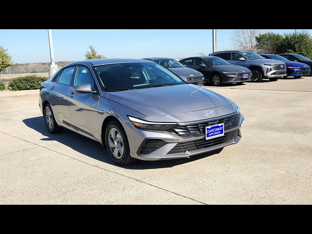 2025 Hyundai Elantra SE